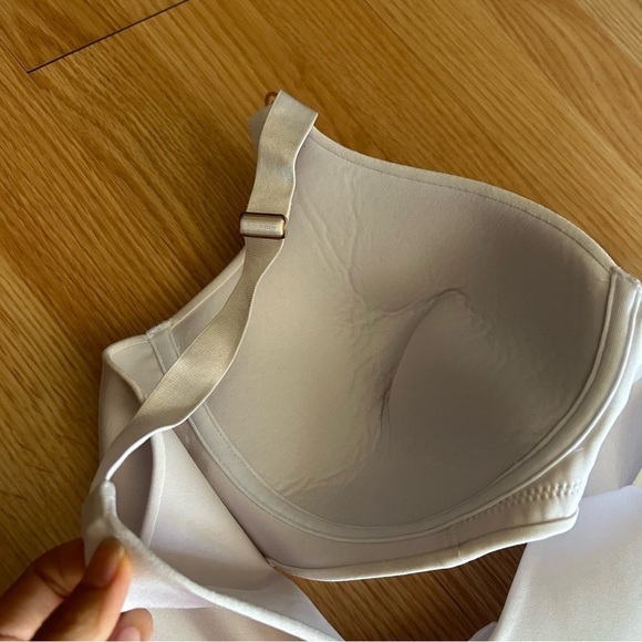 Vanity Fair Off White Wireless Bra 38D - Picture 6 of 9